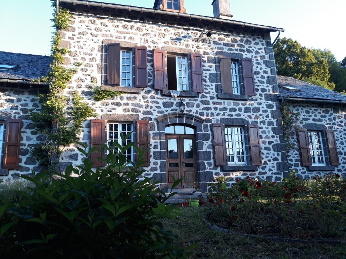 La Grange De Lily Bed & Breakfast Vic-sur-Cere Exterior photo